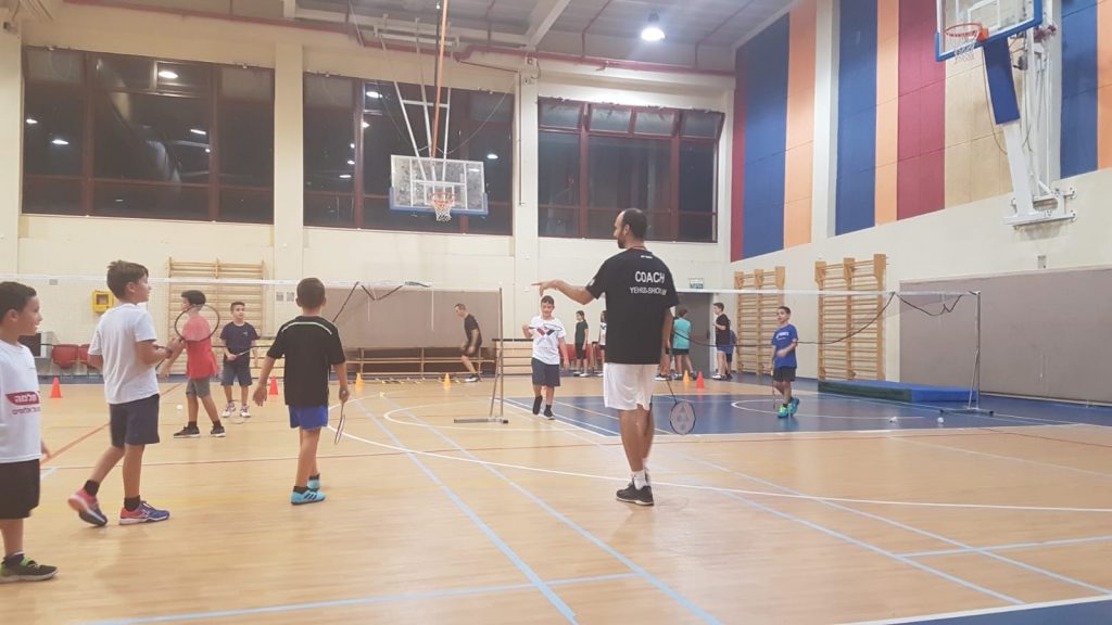 אימון נוער מועדון בדמינטון כדור נוצה שוהם